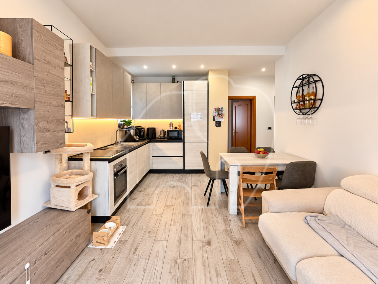 002__z2 Trilocale completamente ristrutturato con balcone e cantina