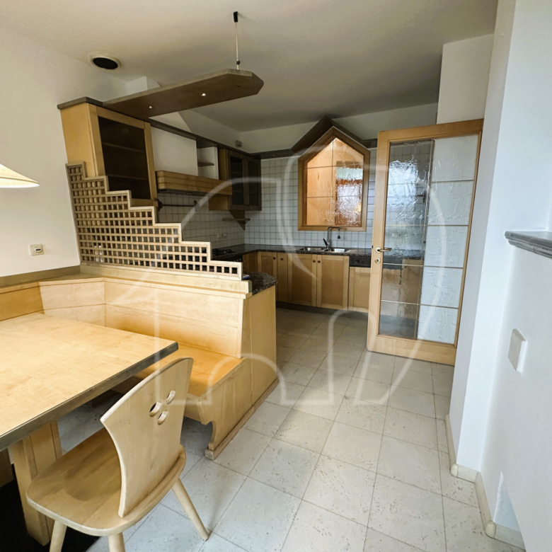 Pentalocale con soffitta