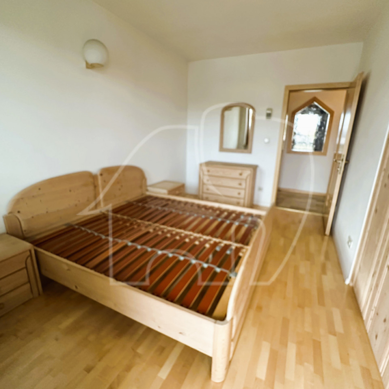 Pentalocale con soffitta
