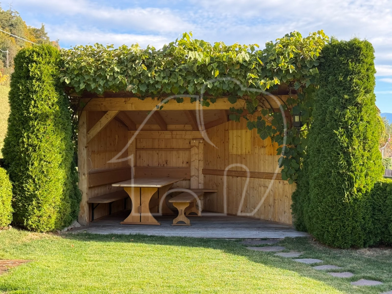 008__a2 Spazioso appartamento con giardino e vista incantevole
