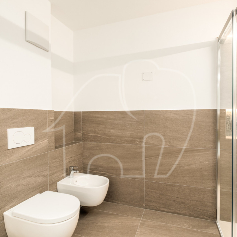 Trilocale con terrazza e balcone