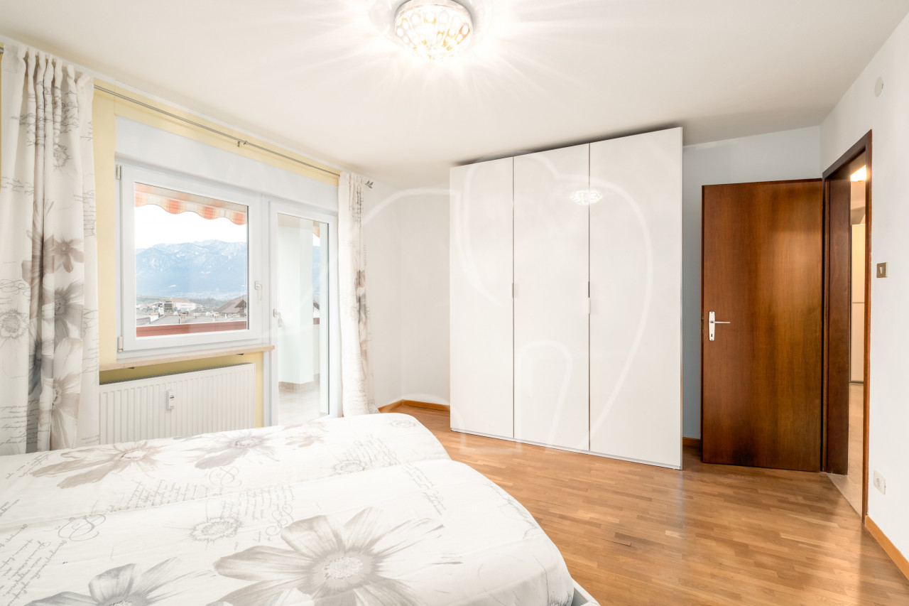 Trilocale con terrazza e balcone