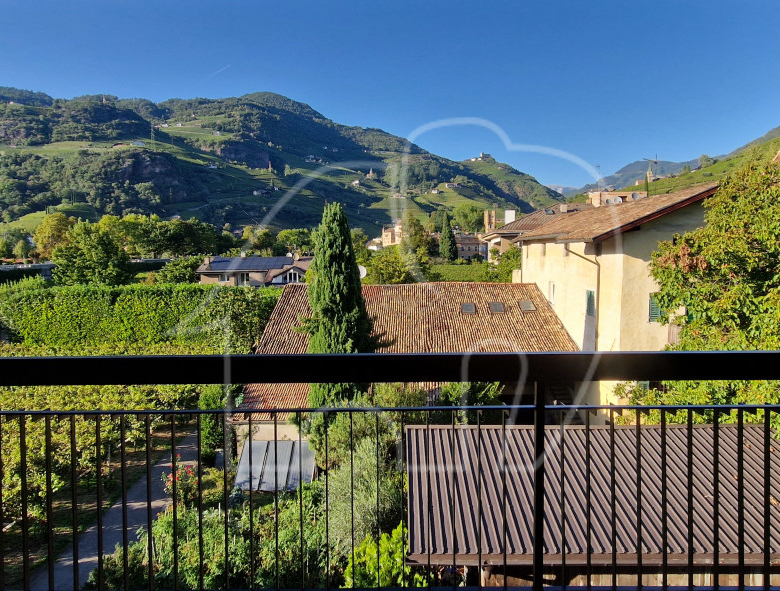 Bilocale con balcone e cantina in una buona posizione
