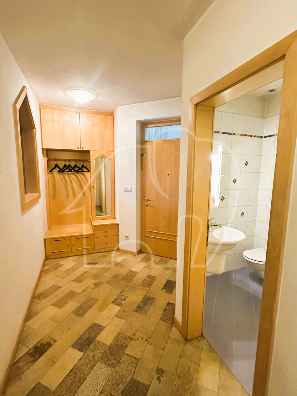 Pentalocale con soffitta