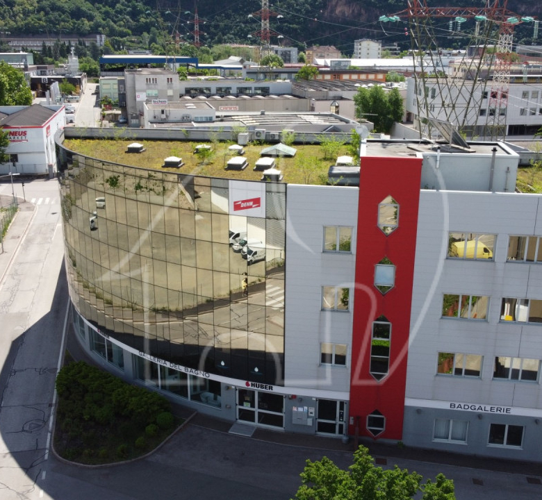 Ufficio luminoso in affitto a Bolzano Sud