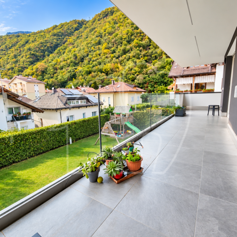 Quadrilocale con ampie terrazze e garage doppio
