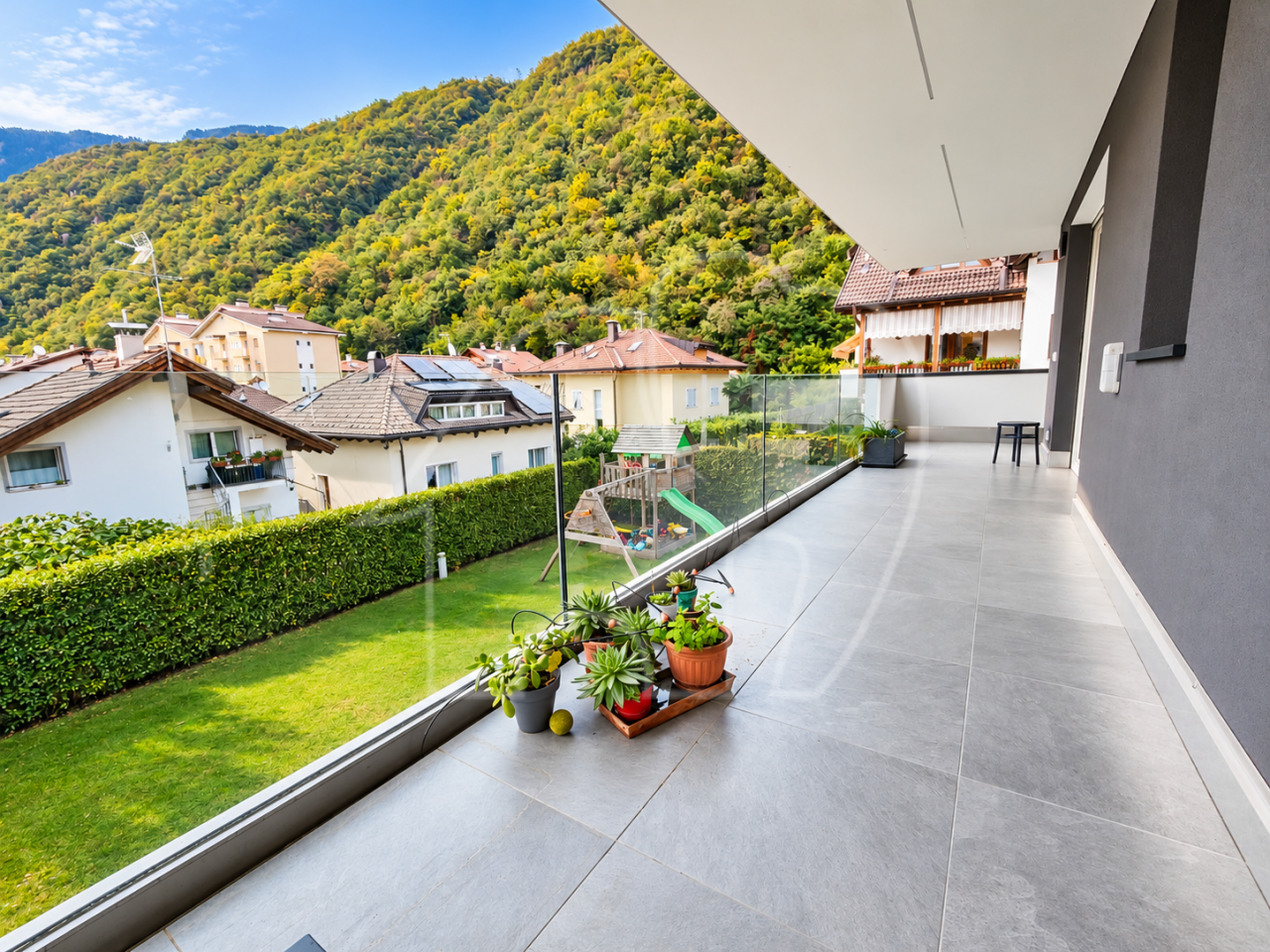 Quadrilocale con ampie terrazze e garage doppio