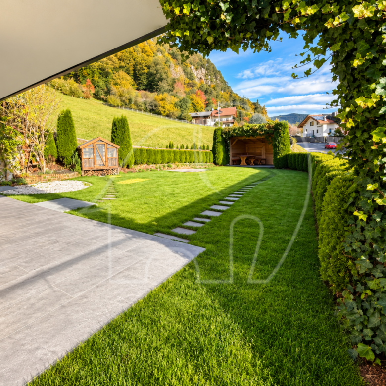 Spazioso appartamento con giardino e vista incantevole