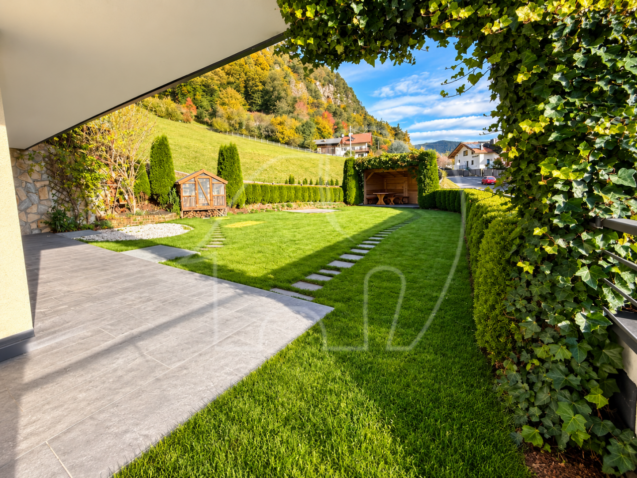 012__a21 Spazioso appartamento con giardino e vista incantevole