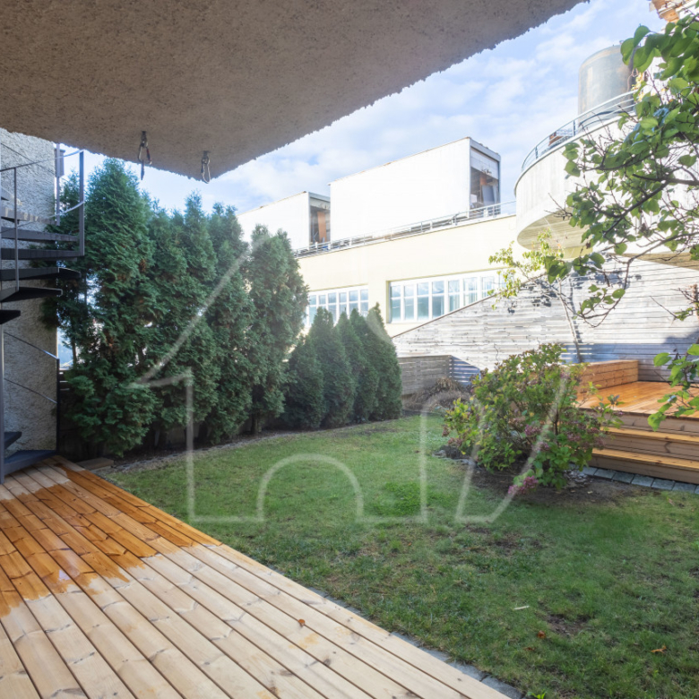 Spaziosa casa a schiera con giardino, due terrazze e ampi spazi per tutta la famiglia