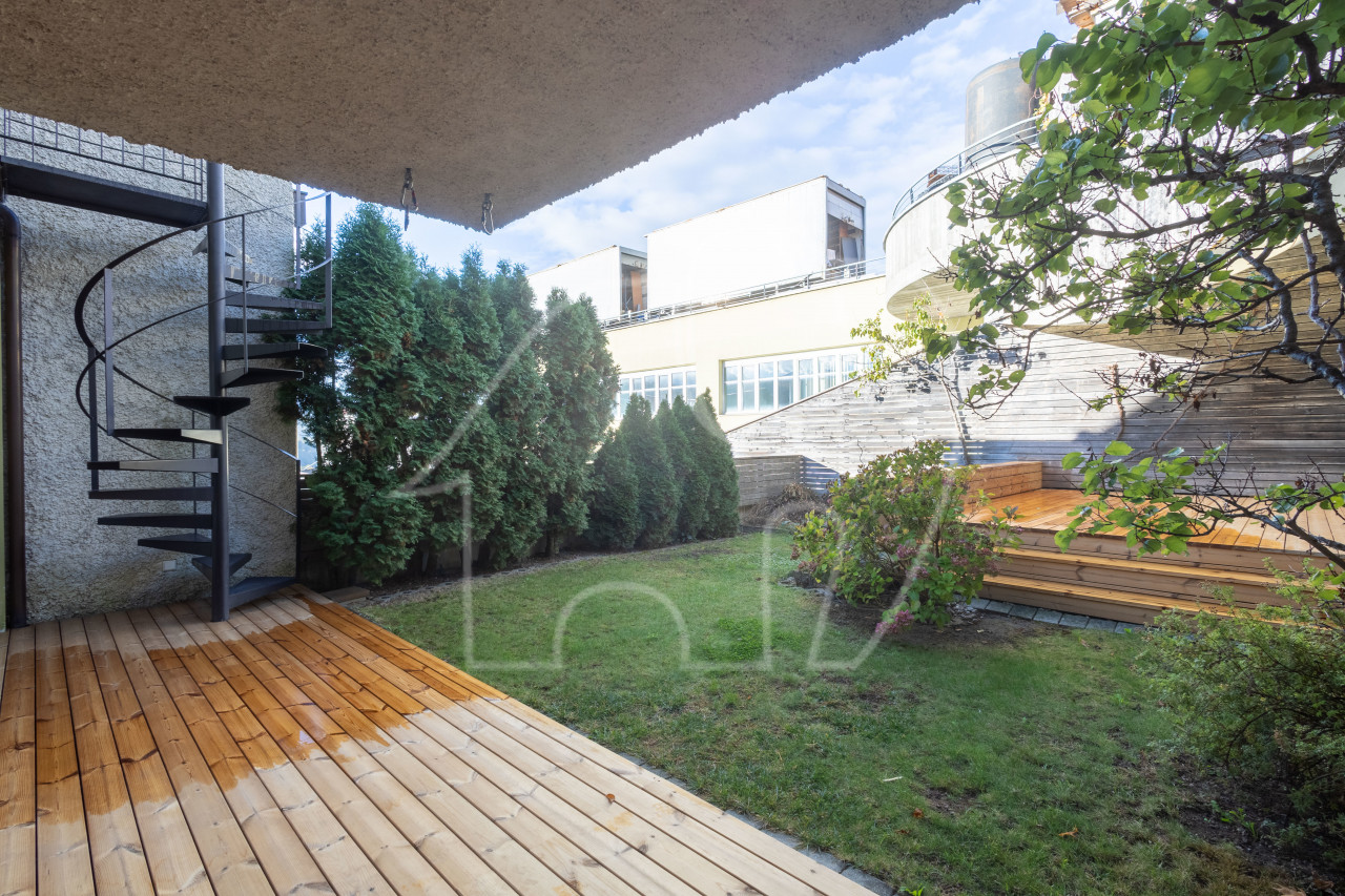 015__l9 Spaziosa casa a schiera con giardino, due terrazze e ampi spazi per tutta la famiglia