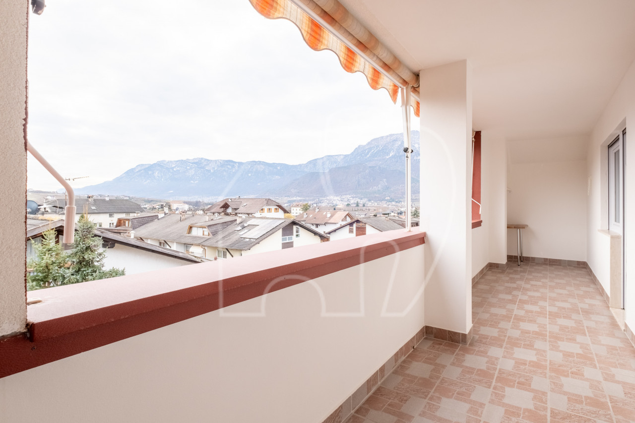 Trilocale con terrazza e balcone